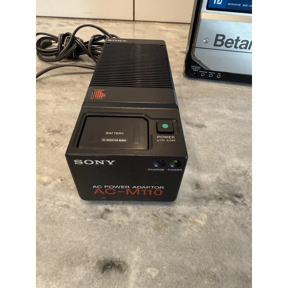 Sony Betamovie BMC-110 Camcorder Hard case, AC adapter/charger, Tape,‎ Batteries